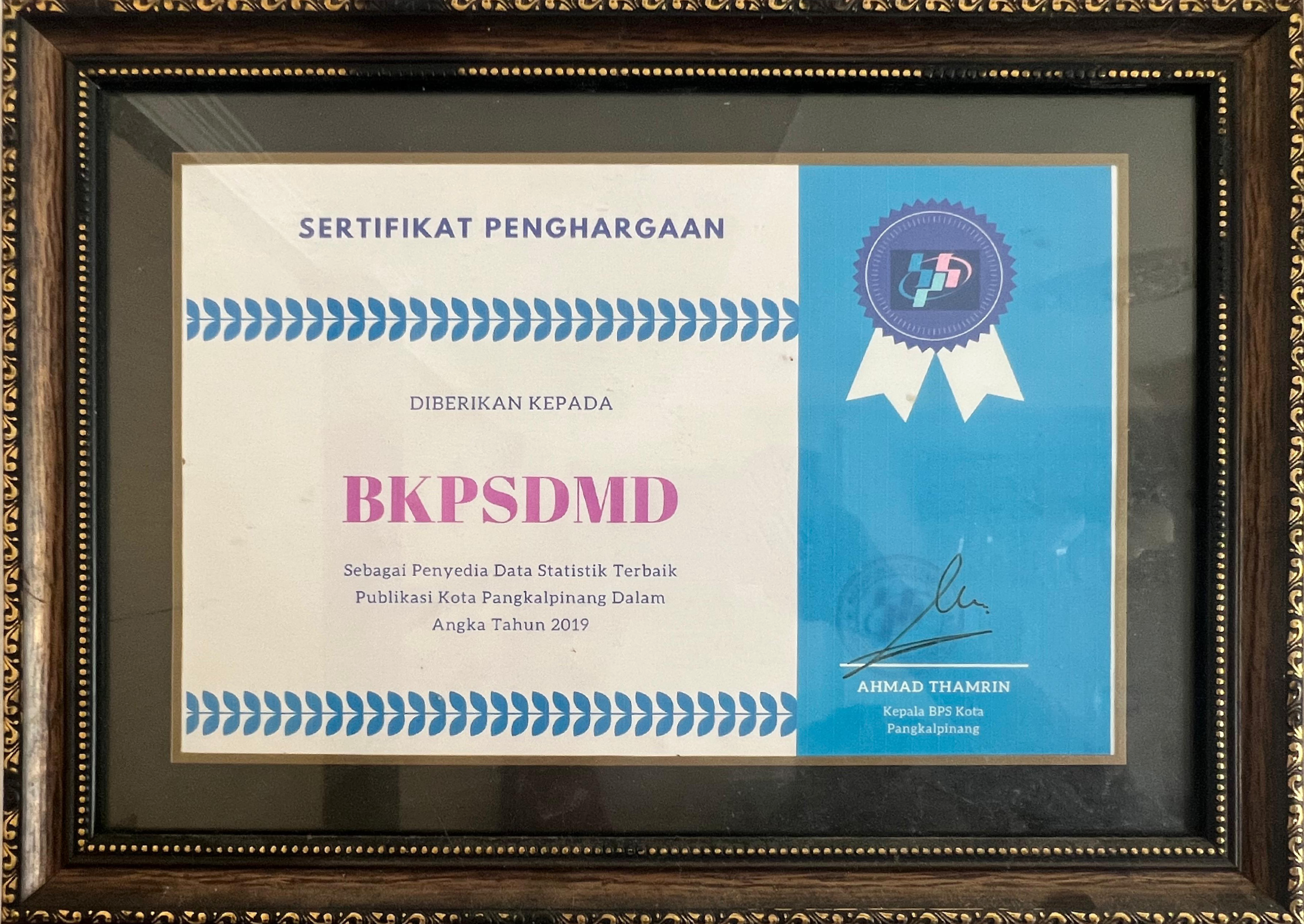 SERTIFIKAT PENGHARGAAN SEBAGAI PENYEDIA DATA STATISTIK TERBAIK PUBLIKASI KOTA PANGKAL PINANG DALAM ANGKA TAHUN 2019